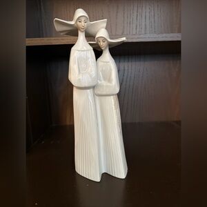 Vintage Rare Retired Lladro Two Nuns in White Porcelain Figurine Matte # 4611
